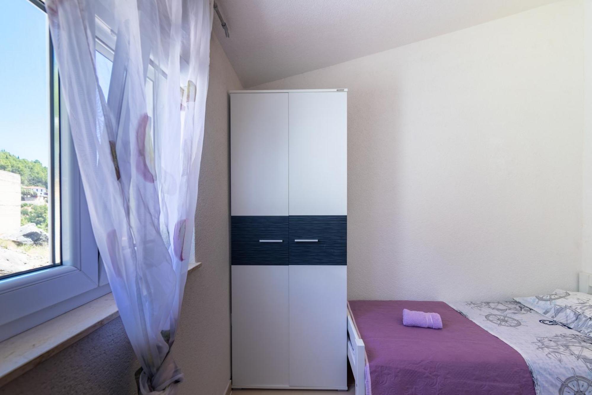 Seaside Secluded Apartments Cove Torac, Hvar - 575 Gdinj Room photo